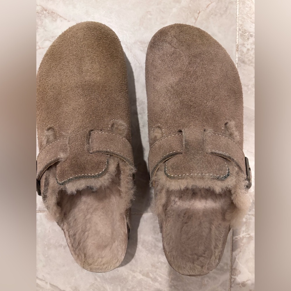Women’s Birkenstock Boston Sherling clogs
Size 39